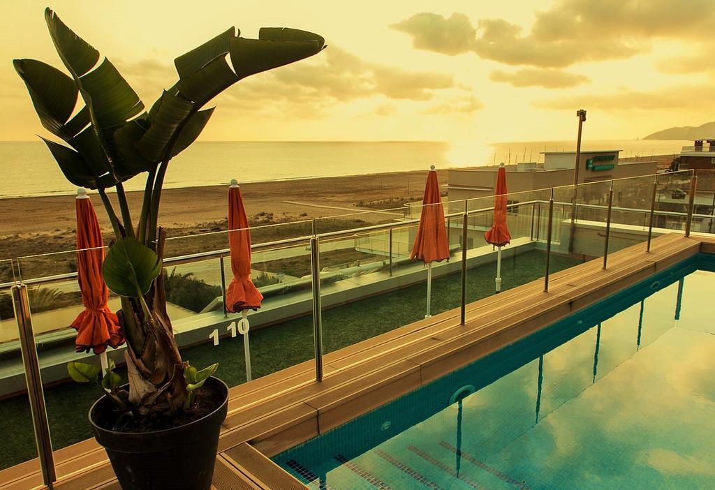 Apartaments Maritim Castelldefels Kültér fotó