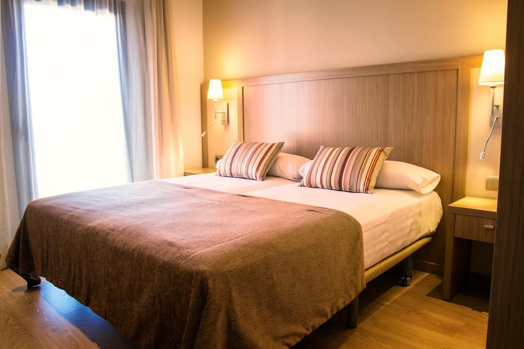 Apartaments Maritim Castelldefels Szoba fotó